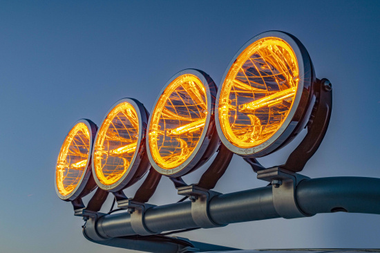 Extraljus AMBASSADOR 9tum 70W med positionsljus vitt/orange